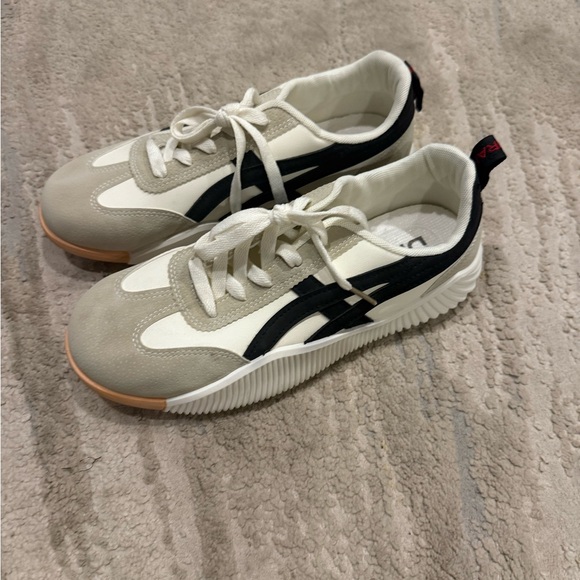 Brand New DeFlorence  Beige and Black Sneakers - Picture 2 of 4